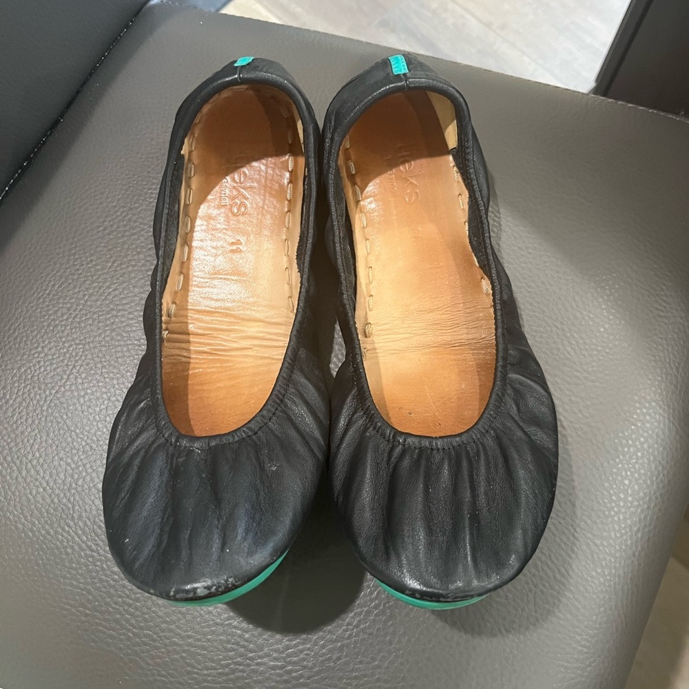 Tieks foldable ballet flats in Black Matte leather. Size 11.